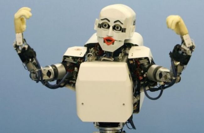 Slováci vyvinuli robotov, ktorí budú učiť žiakov na školách