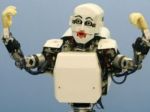 Slováci vyvinuli robotov, ktorí budú učiť žiakov na školách