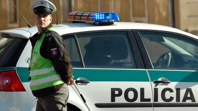 Bankový lupič čakal na policajtov na schodoch pred pobočkou