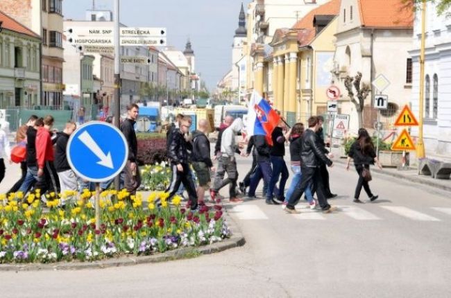 Trnavskú Coburgovu ulicu chránili kukláči