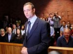 Pistorius si podľa žalobcu na súde vymýšľa za pochodu