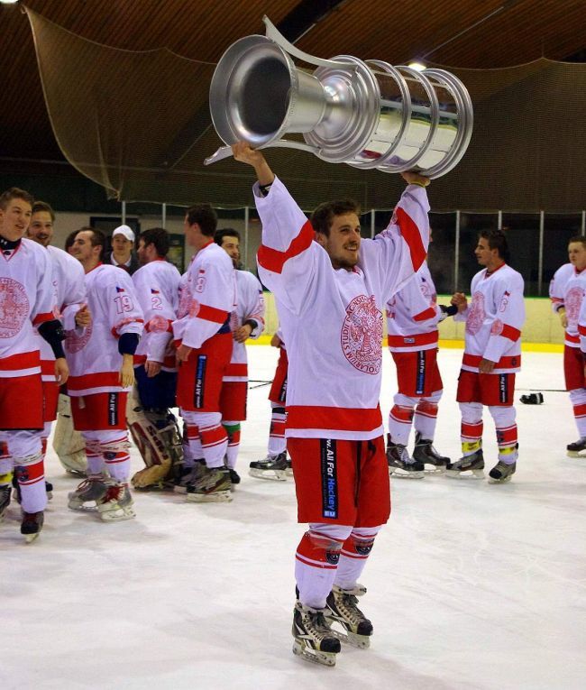 EUHL: Pohár víťazov SEKERAS TROPHY putuje hráčom UK Praha