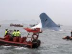 Video: Pri Južnej Kórey sa potopil trajekt so stovkami ľudí