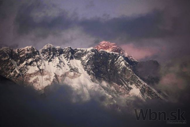 Smrtonosná lavína na Mount Evereste, zomrelo 12 horolezcov