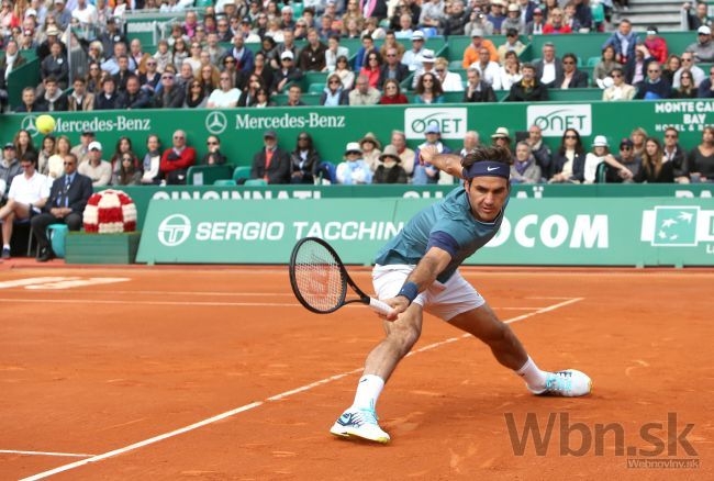 Federer vyradil Djokoviča, o titul bude bojovať s Wawrinkom