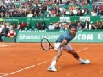 Federer vyradil Djokoviča, o titul bude bojovať s Wawrinkom