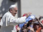 Pápežova veľkonočná omša prilákala tisíce pútnikov
