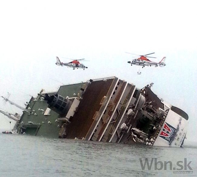 Kórea chystá zatykače, počet obetí havárie trajektu stúpol