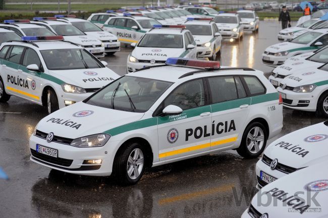 Štát sa buchol po vrecku, policajtom dali nové autá