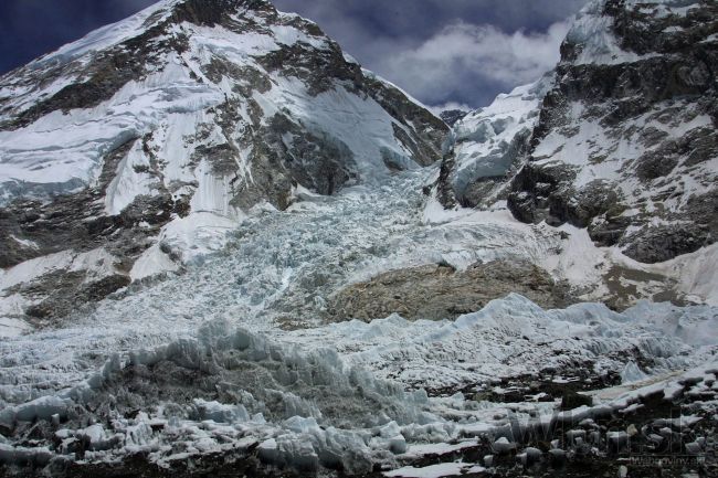 Nepálski šerpovia ukončili sezónu, na Everest už nepolezú