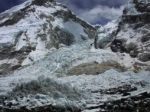 Nepálski šerpovia ukončili sezónu, na Everest už nepolezú