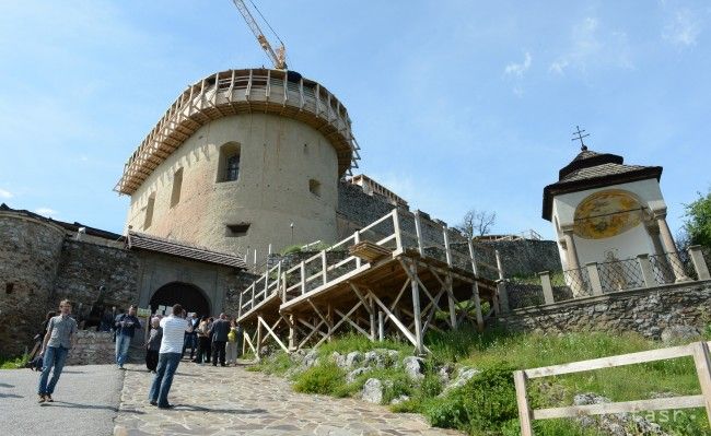 Na hrade Krásna Hôrka bude použitá nehorľavá strešná krytina