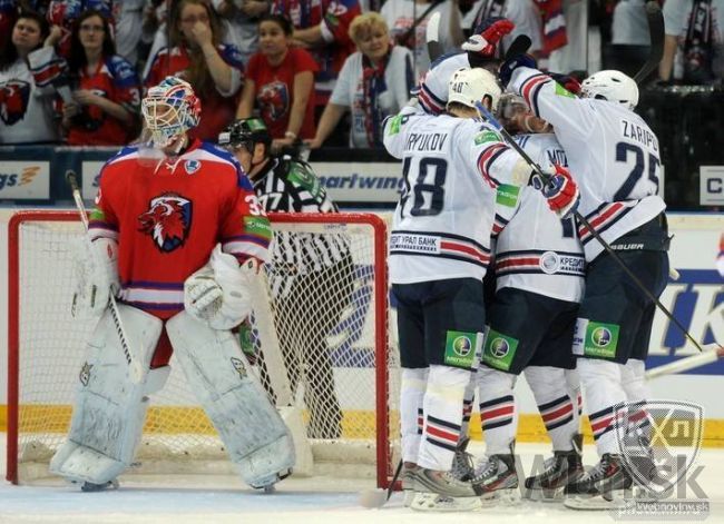 Metallurg vyrovnal finále s Levom, padol divácky rekord KHL