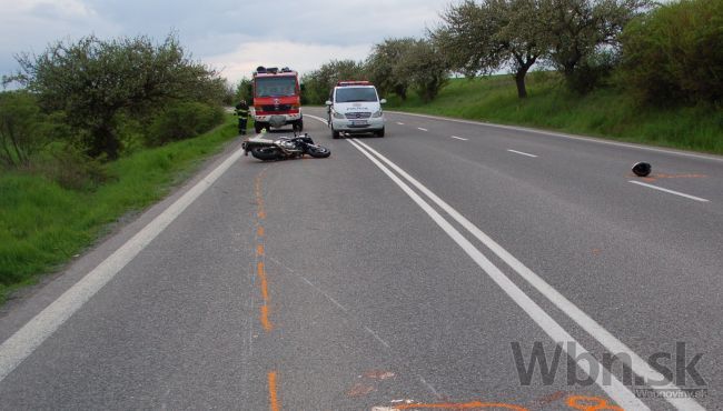 Ďalšie nešťastie na motorke, muž dostal šmyk a neprežil pád