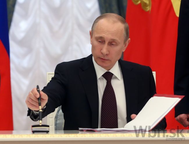 Vladimir Putin nemá potrebu reagovať na sankcie Západu