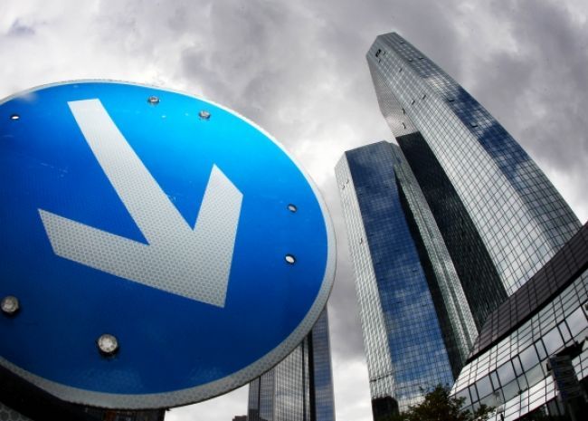 Agentúra S&P zhoršila výhľad pätnástich európskych bánk