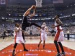 Video: San Antonio a Toronto majú na dosah postup