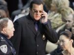 Hviezdny herec Steven Seagal zaspieva na Slovensku