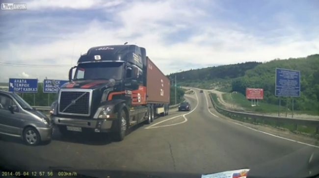 Video: Kamionista brzdil aj očami