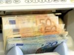 Dolár oslabil na sedemtýždňové minimum voči euru