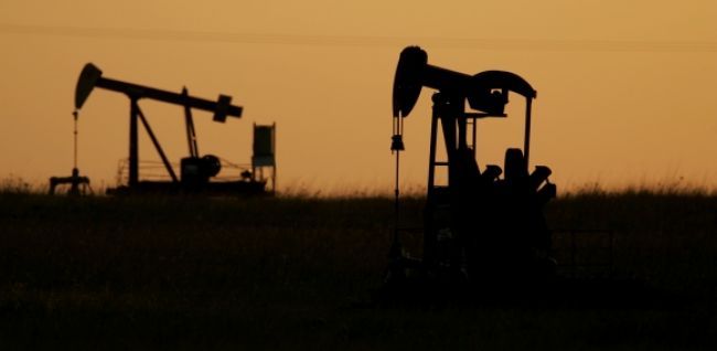 USA klesli zásoby, ceny ropy rástli a zlato oslabilo