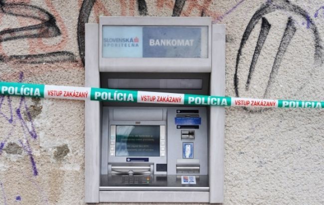 Policajné komando prekazilo radosť členom bankomatovej mafie