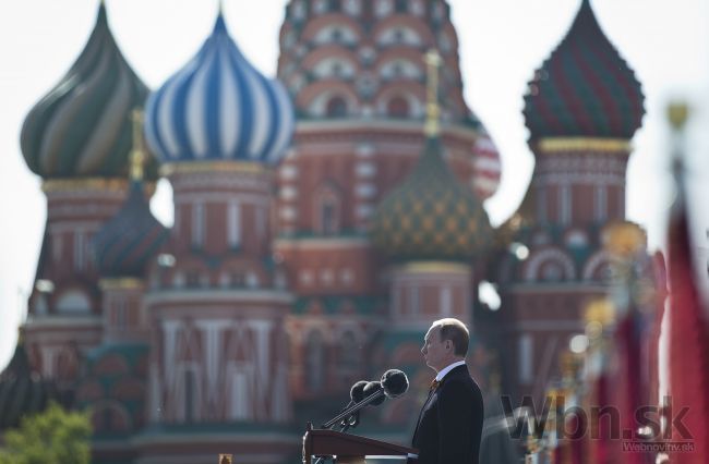 Rusko oslavuje Deň víťazstva, Putin prišiel na Krym