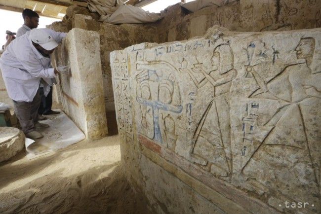 V egyptskej Sakkáre objavili archeológovia hrobku kráľovského posla