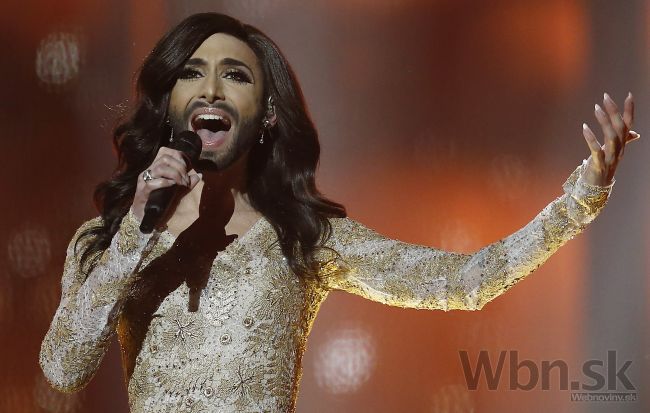 Víťazom Eurovízie je rakúsky transvestita Tom Neuwirth