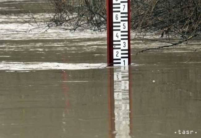 Hladiny niektorých vodných tokov na východe Slovenska stúpajú