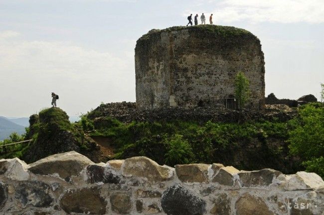 Na opravu Šarišského hradu dostane mesto 28-tisíc eur