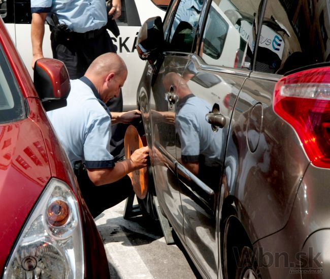 Mestskí policajti v Čadci rozdávajú namiesto pokút rady