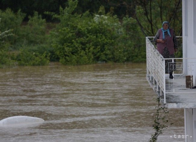 Európu sužuje zima, dážď a povodne, hlásia i obete