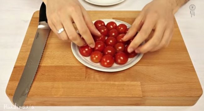 Video: Ako rýchlo rozrezať cherry paradajky