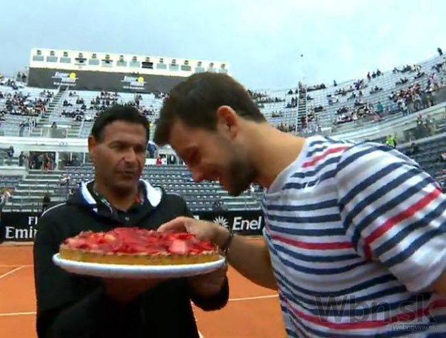 Video: Dimitrov najskôr vyhral, potom schytal tortu do tváre