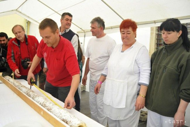 Skalický maxitrdelník meria 208 centimetrov, väčší sa upiecť nedal