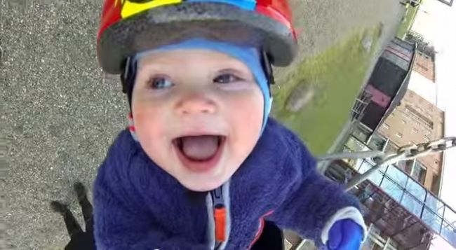 Video: Detská radosť z hojdačky