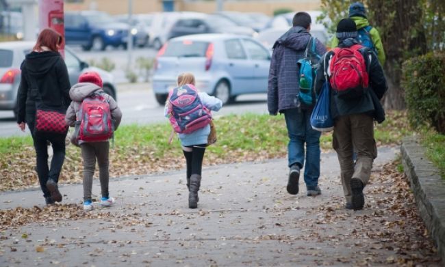 Dievčatká pri hre padli z oplotenej terasy, leteli tri metre