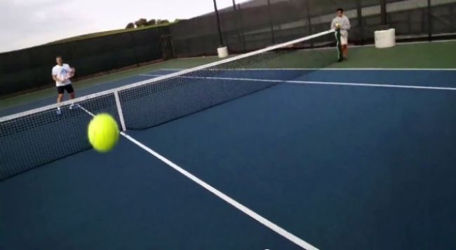 Video: Federer hrá tenis s okuliarmi Google Glass