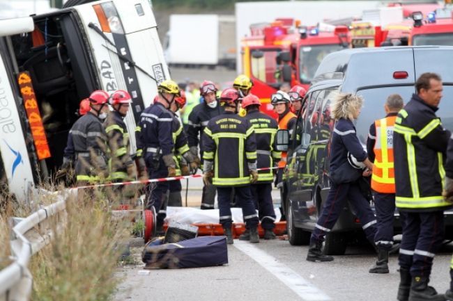 Tragédia na cestách, po zrážke áut s kamiónom zomrel človek