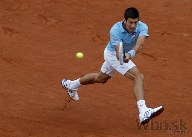 Suverénny Djokovič v Paríži postúpil, Nadal má 60. víťazstvo