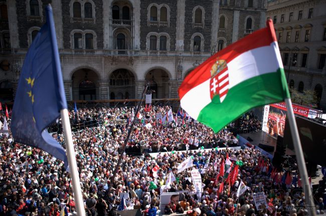 Orbán robí zmeny, Maďarsko bude mať len deväť ministerstiev