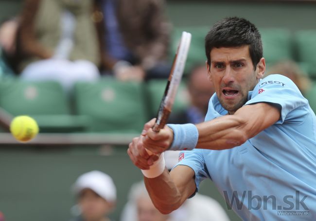 Djokovič aj Federer na parížskej antuke hladko postúpili