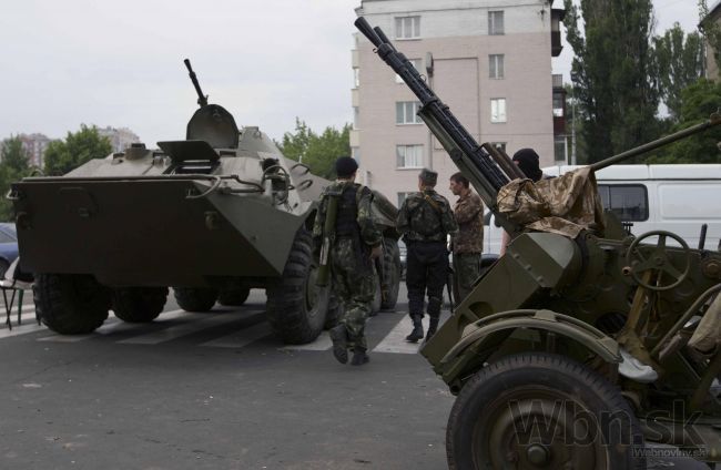 Kyjev odmieta ruské výzvy, ofenzíva proti rebelom pokračuje