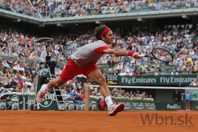 Federer v Paríži po dráme dohral, Djokovič je vo štvrťfinále