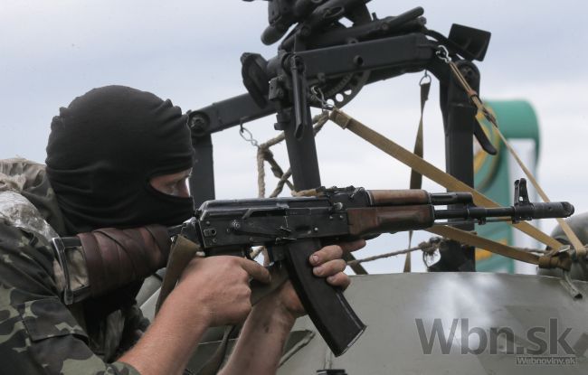 Stovky separatistov zaútočili na tábor ukrajinskej stráže