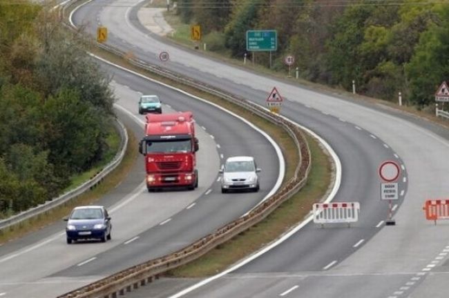 Vodiči, pozor na víkendové obmedzenia dopravy na diaľniciach