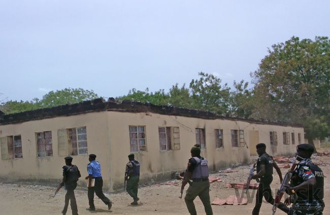 Nigériskí ozbrojenci uniesli dvadsať žien, vyhrážali sa im