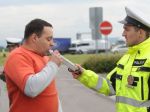 Polícia bude asi navrhovať sprísnenie trestov za alkohol za volantom