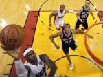 Video: Spurs zničili Miami, v treťom finále NBA padol rekord